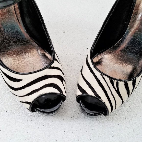 STEVE MADDEN Black & White Zebra Striped Platforms - Picture 5 of 8